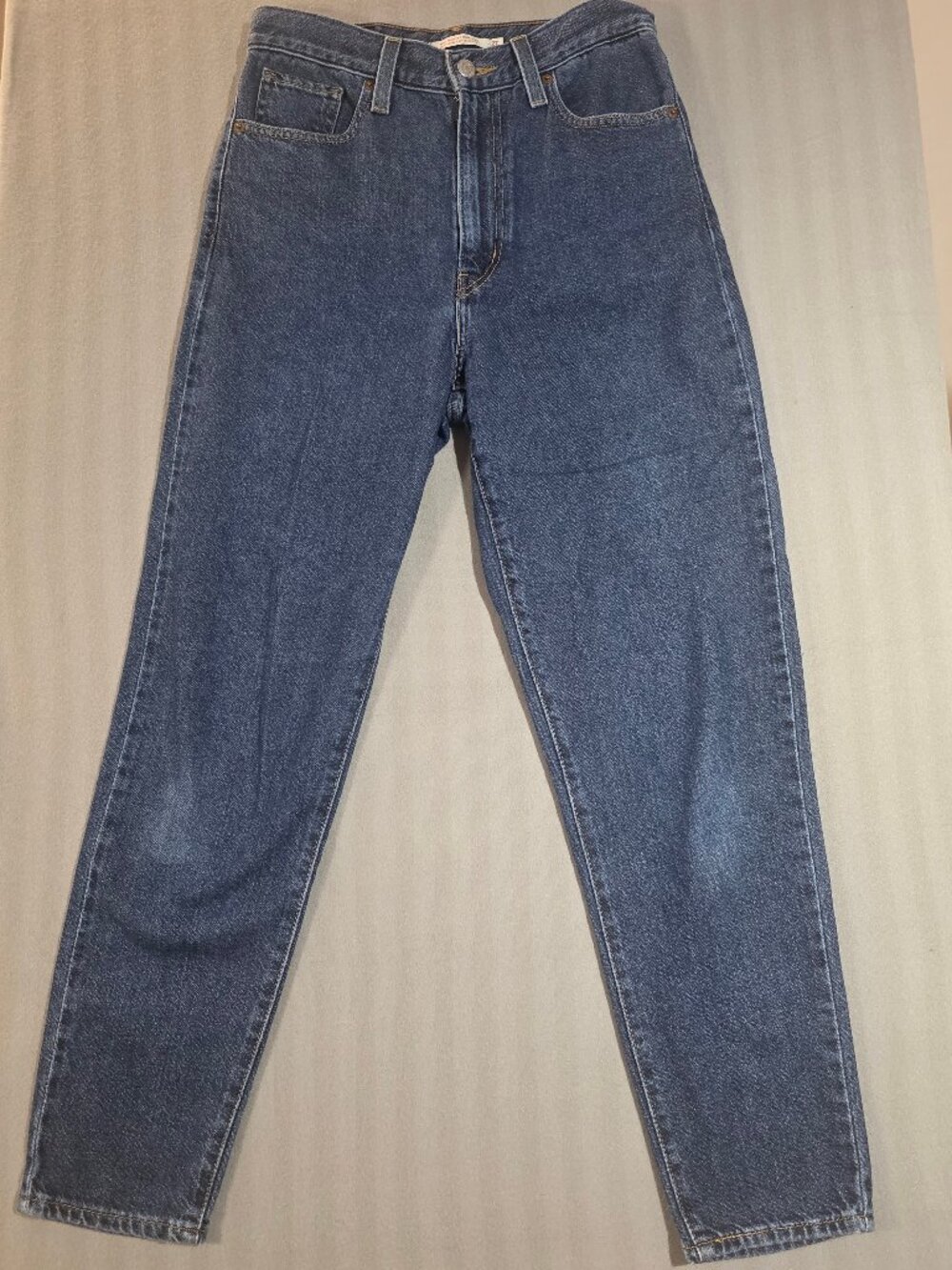 Levi’s High Waisted Mom Jeans – Size 27 – Blue